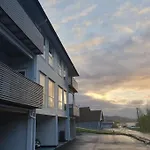 Nydelig Leilighet- Solrik/2 Balkonger 公寓