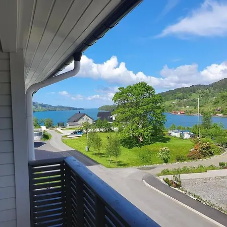 Nydelig Leilighet- Solrik/2 Balkonger 公寓