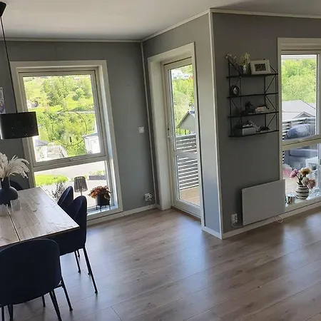 Nydelig Leilighet- Solrik/2 Balkonger *