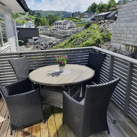 Nydelig Leilighet- Solrik/2 Balkonger Seim (Alver)