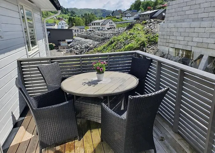 Nydelig Leilighet- Solrik/2 Balkonger Seim (Alver)